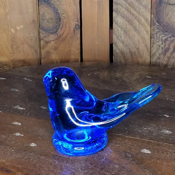Blue Glass Bird Figurine - Picture 1 of 16
